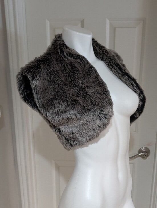 Forever 21 Plush Grey Faux-Fur Colero Shrug Women's Small