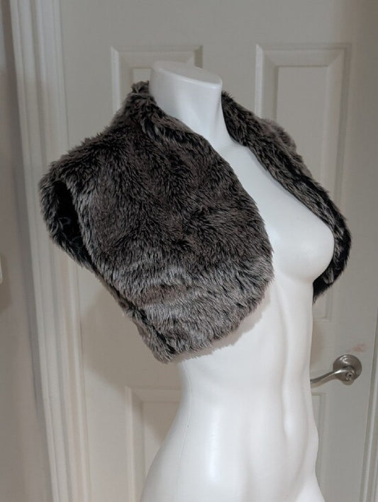 Forever 21 Plush Grey Faux-Fur Colero Shrug Women's Small