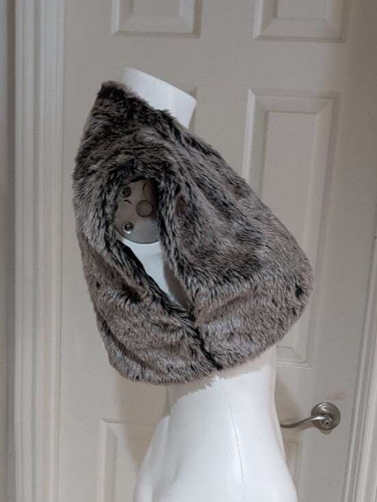 Forever 21 Plush Grey Faux-Fur Colero Shrug Women's Small