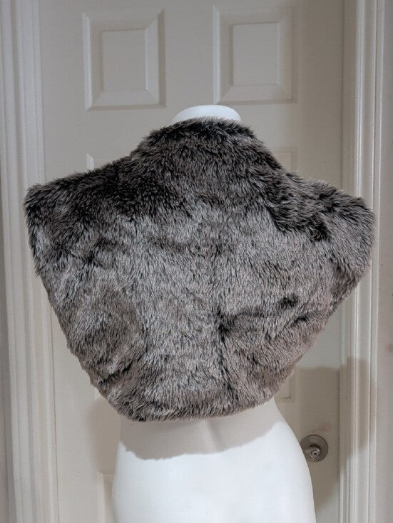 Forever 21 Plush Grey Faux-Fur Colero Shrug Women's Small