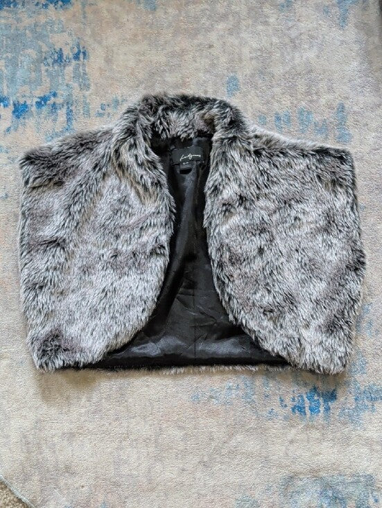 Forever 21 Plush Grey Faux-Fur Colero Shrug Women's Small