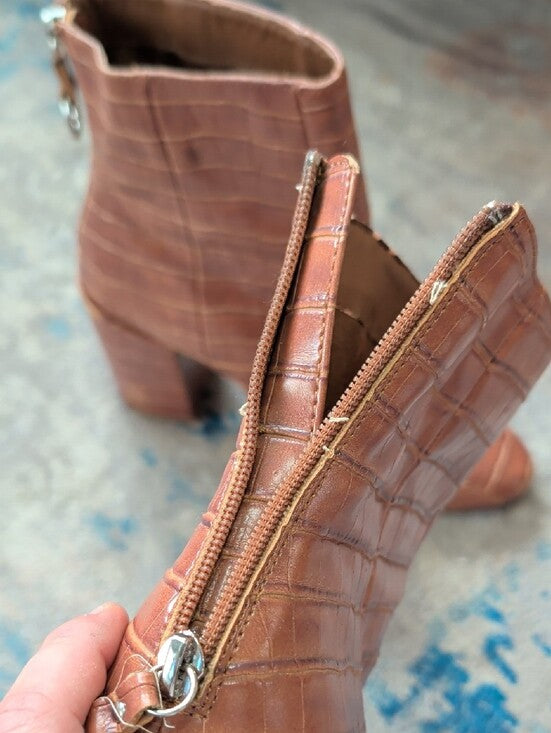 VTG Chinese Laundry Cognac Croc-Embossed Block Heel Ankle Boots Women's 7