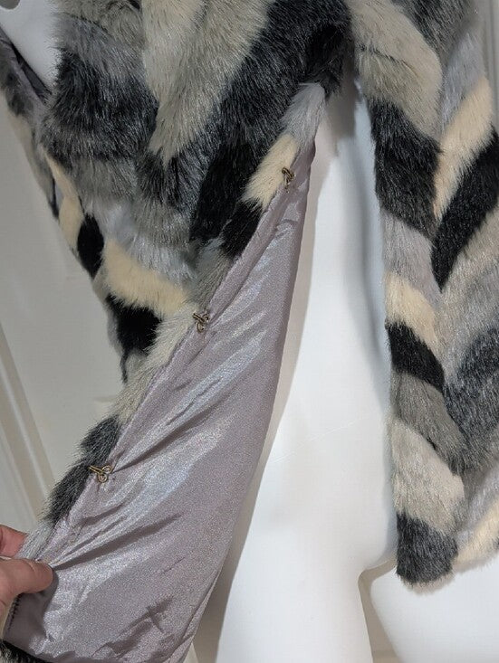 Entro Chevron Faux Fur Vest in Black, Gray & Cream Colorblock Y2K Women's Medium
