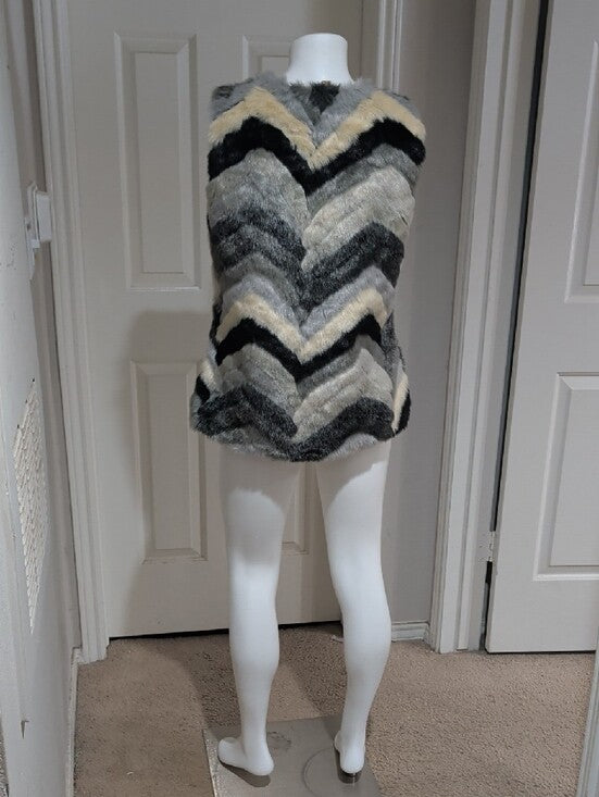 Entro Chevron Faux Fur Vest in Black, Gray & Cream Colorblock Y2K Women's Medium