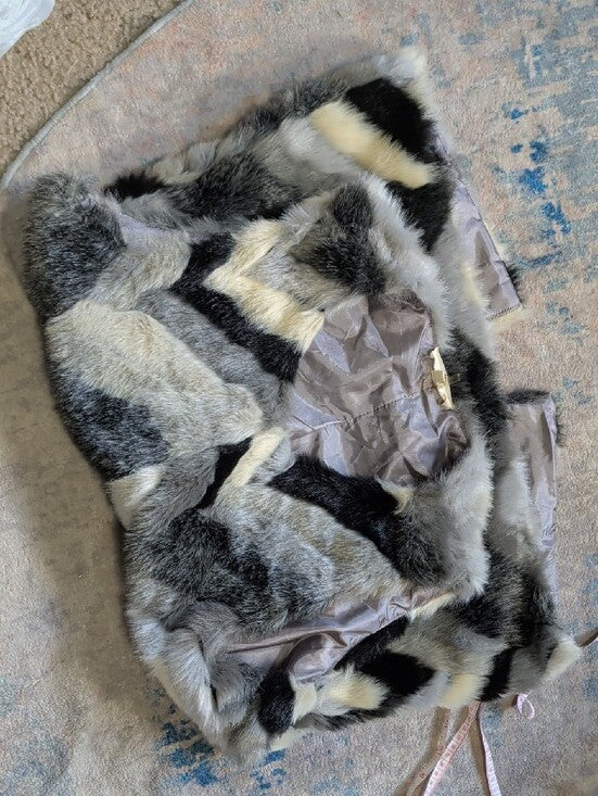 Entro Chevron Faux Fur Vest in Black, Gray & Cream Colorblock Y2K Women's Medium