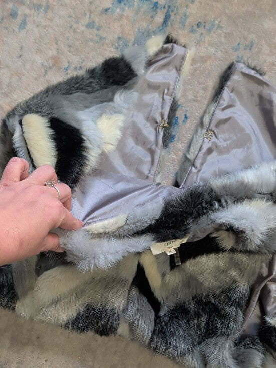 Entro Chevron Faux Fur Vest in Black, Gray & Cream Colorblock Y2K Women's Medium