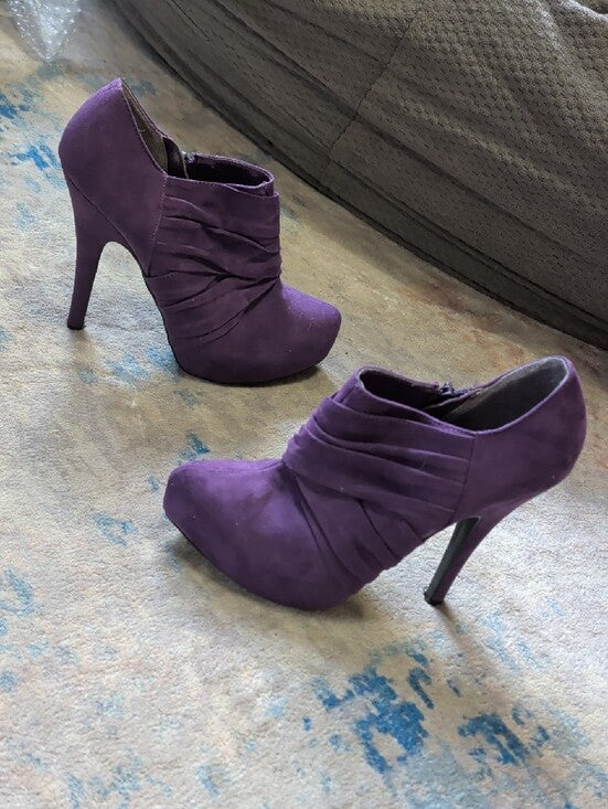 Guess Purple Suede Ruched Ankle Heeled Booties Women's 7.5 US