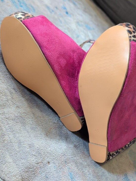 FSJ Leopard Trim Fuchsia Suede Peep-Toe Wedge Heels Women's 10
