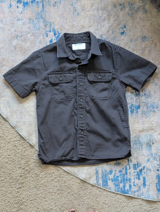 Old Navy Kids Short-Sleeve Button-Down Shirt in Charcoal Gray Boys Small (6-7)