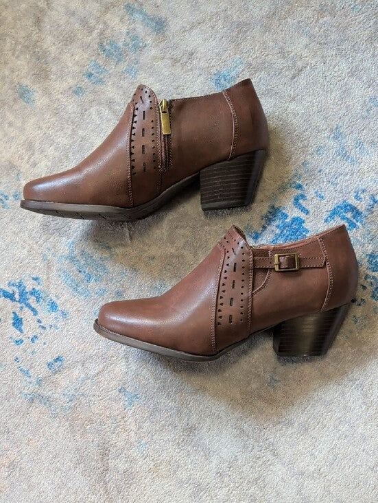 Sleepwalkers By Avenue Brown Faux Leather Cutout Ankle Booties w Buckle 10W US