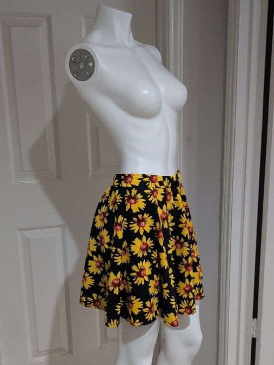 See You Monday Black Skirt with Yellow Daisy Print Women's Large