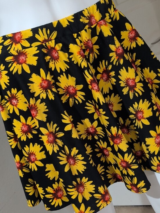 See You Monday Black Skirt with Yellow Daisy Print Women's Large