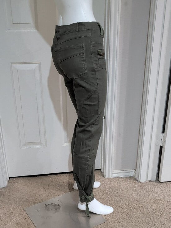 Standard Stylish Slim Utility Cargo Pants Women's 7 (Small) US Luxe