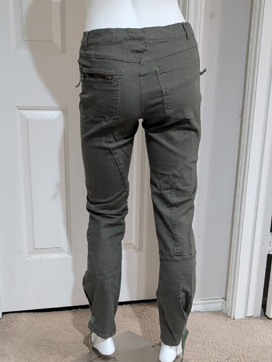 Standard Stylish Slim Utility Cargo Pants Women's 7 (Small) US Luxe