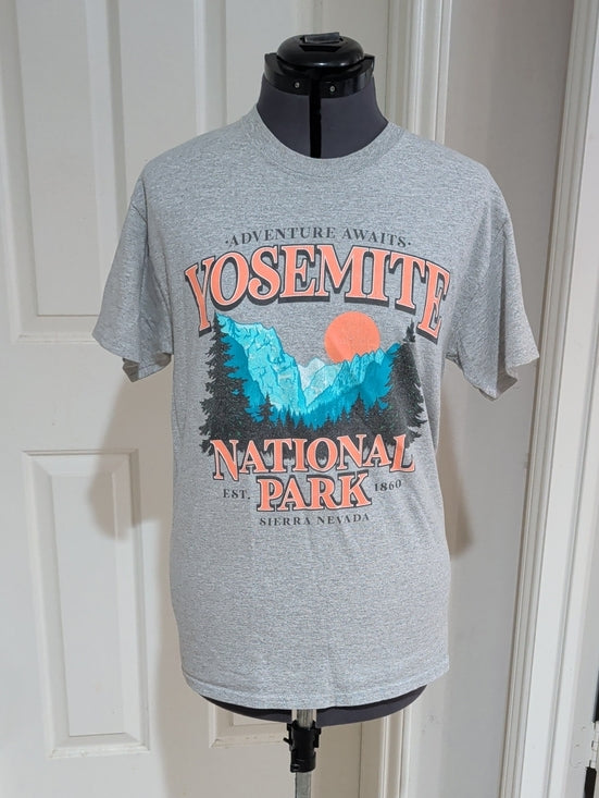 Yosemite National Park Graphic Tee - Gray with Coral & Teal Print Men's Medium