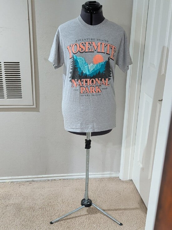 Yosemite National Park Graphic Tee - Gray with Coral & Teal Print Men's Medium