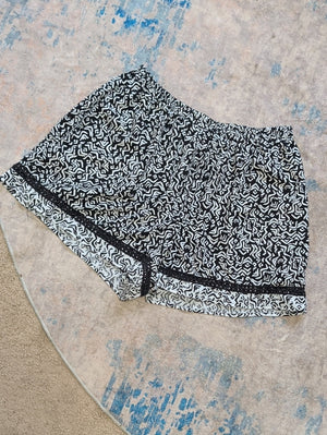 Xhilaration Black & White Printed Elastic Waist Shorties Women's XL