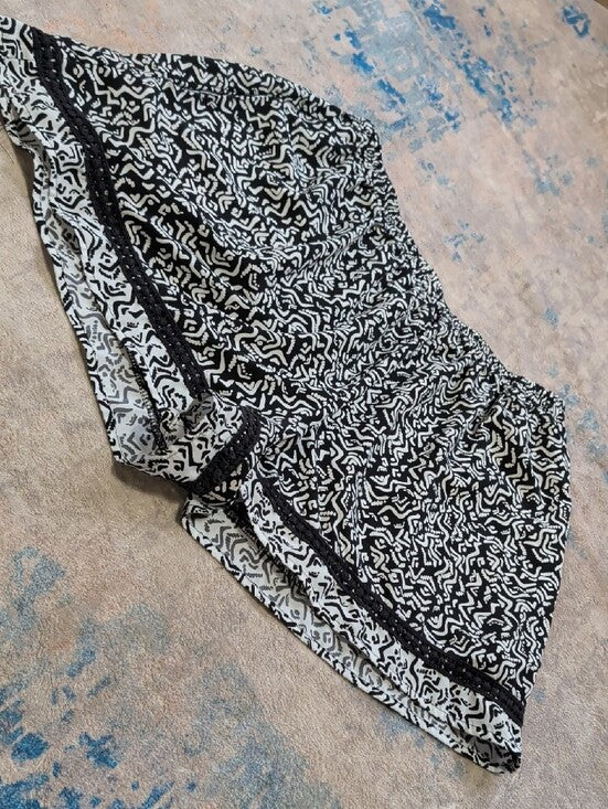 Xhilaration Black & White Printed Elastic Waist Shorties Women's XL