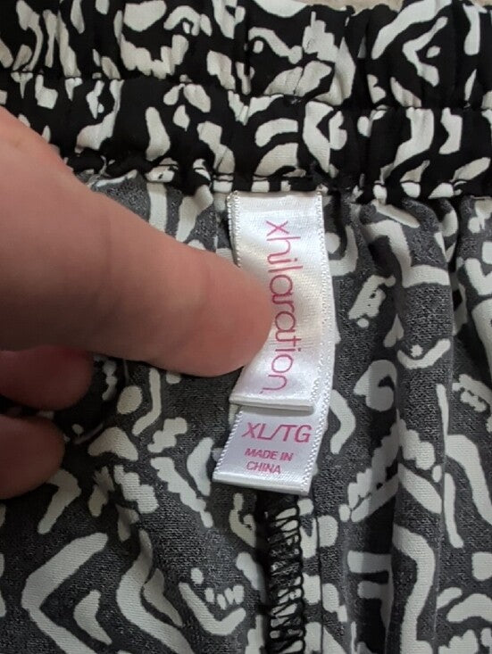 Xhilaration Black & White Printed Elastic Waist Shorties Women's XL