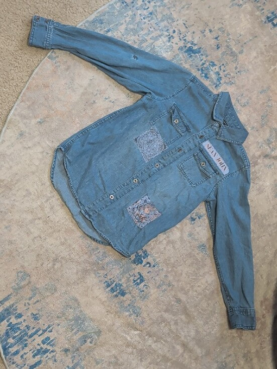 Sean John Kids Light Blue Denim Button-Down Shirt with Patch Details Boy's Small