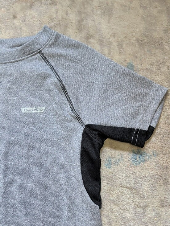 hind Kids Short-Sleeve Athletic Tee in Gray and Black Boy's Small (6-8)