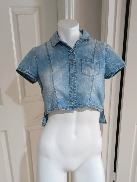 bebe Light Blue Denim Button-Front Crop Shirt Women's Small 100% Cotton
