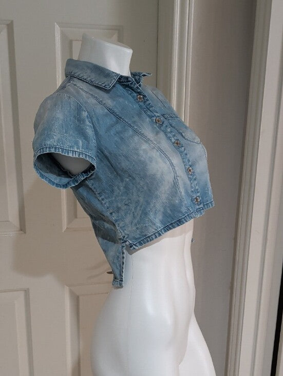 bebe Light Blue Denim Button-Front Crop Shirt Women's Small 100% Cotton
