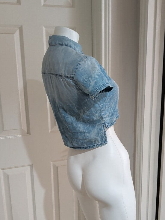 bebe Light Blue Denim Button-Front Crop Shirt Women's Small 100% Cotton