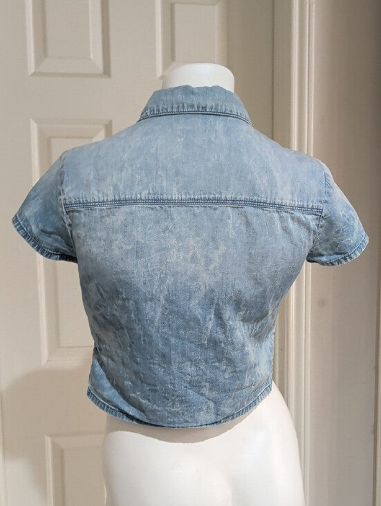 bebe Light Blue Denim Button-Front Crop Shirt Women's Small 100% Cotton