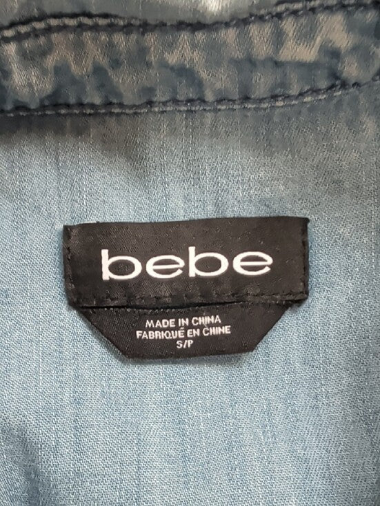 bebe Light Blue Denim Button-Front Crop Shirt Women's Small 100% Cotton