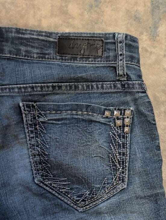 Daytrip Mid-Rise Women's Denim Bermuda Shorts in Faded Blue Women's 26 US