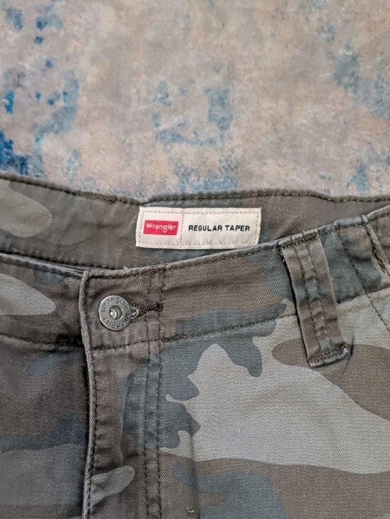 Wrangler Camouflage Cargo Jeans - Green/Tan - Men's Medium (32x32)