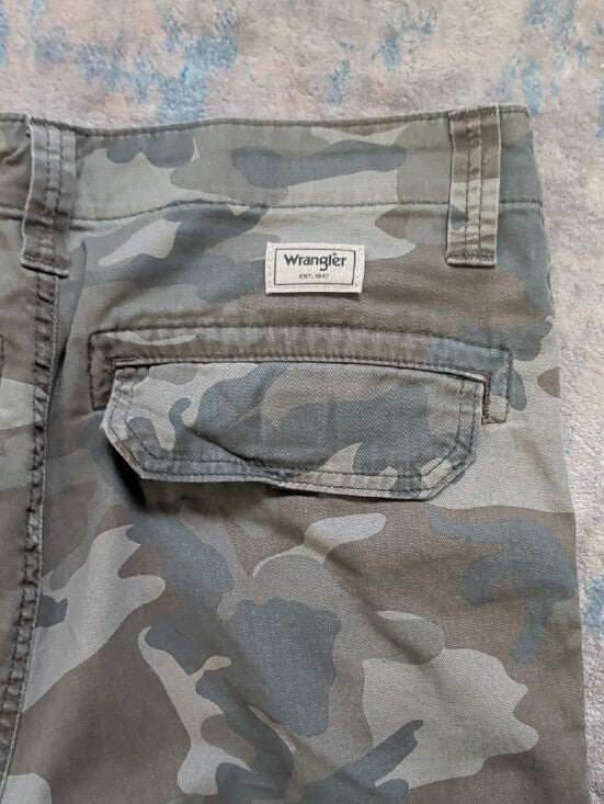 Wrangler Camouflage Cargo Jeans - Green/Tan - Men's Medium (32x32)