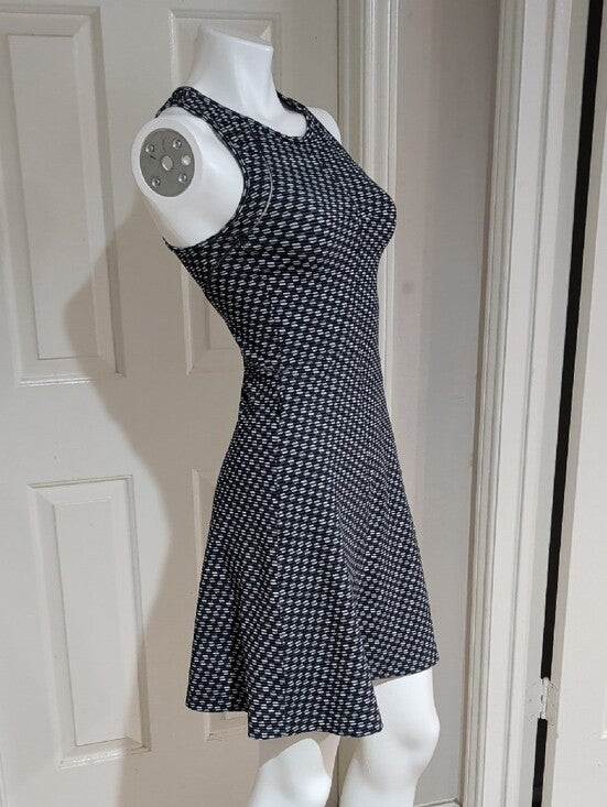 Lululemon Athletica Sleeveless Black and White Athletic Fit & Flare Dress Size 4 US
