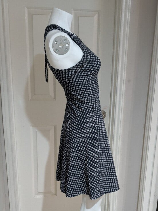Lululemon Athletica Sleeveless Black and White Athletic Fit & Flare Dress Size 4 US