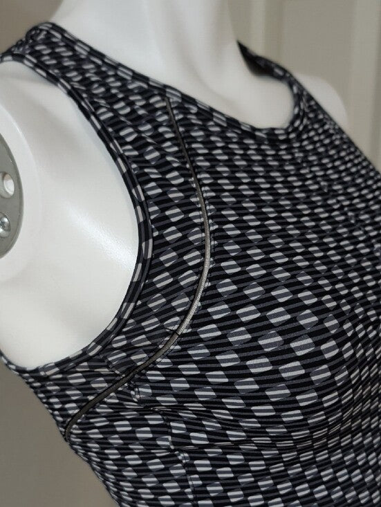 Lululemon Athletica Sleeveless Black and White Athletic Fit & Flare Dress Size 4 US