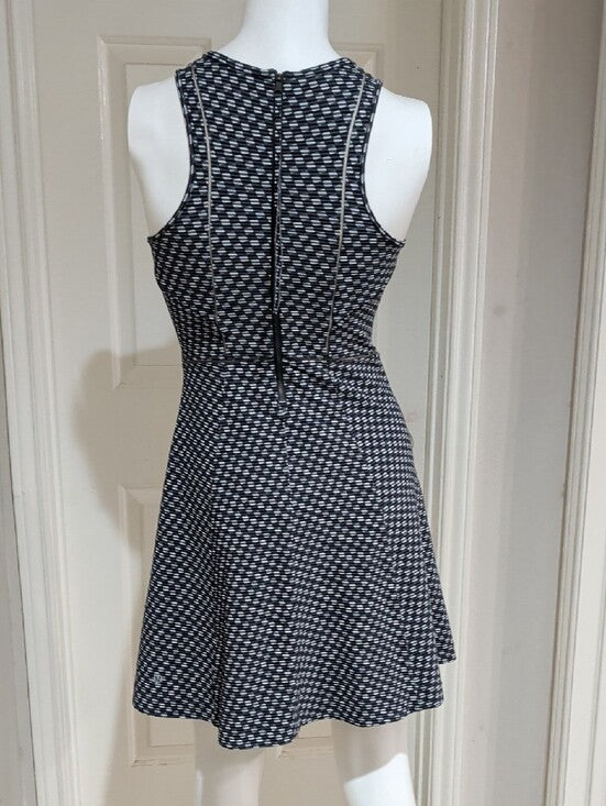 Lululemon Athletica Sleeveless Black and White Athletic Fit & Flare Dress Size 4 US