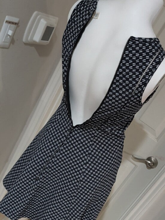 Lululemon Athletica Sleeveless Black and White Athletic Fit & Flare Dress Size 4 US