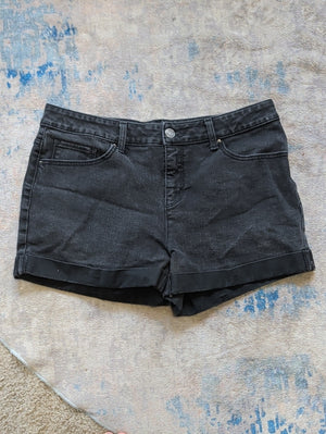 Time and Tru Black Mid-rise Rise Cuffed Jean Shorts Women's 12 US