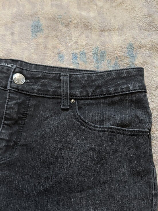 Time and Tru Black Mid-rise Rise Cuffed Jean Shorts Women's 12 US
