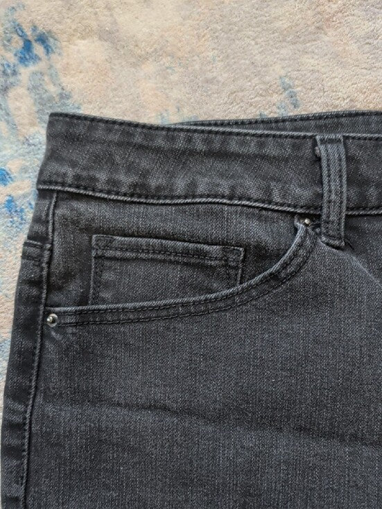 Time and Tru Black Mid-rise Rise Cuffed Jean Shorts Women's 12 US