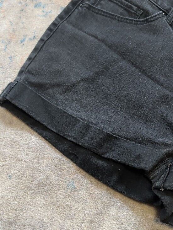 Time and Tru Black Mid-rise Rise Cuffed Jean Shorts Women's 12 US