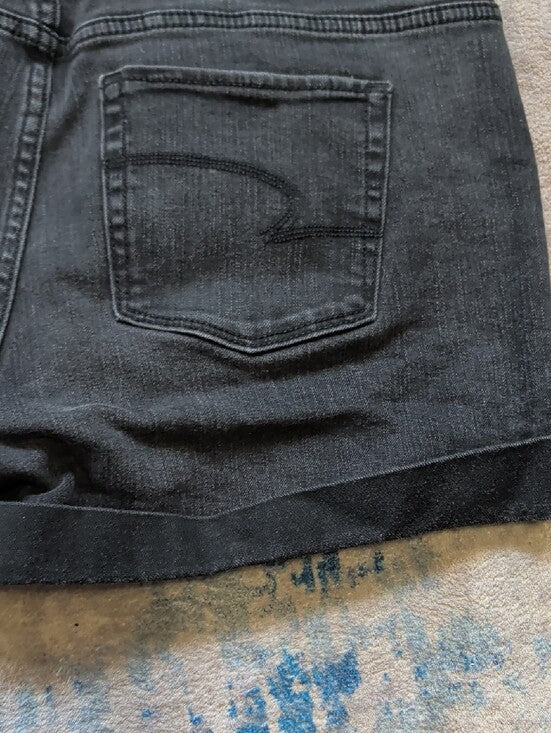 Time and Tru Black Mid-rise Rise Cuffed Jean Shorts Women's 12 US