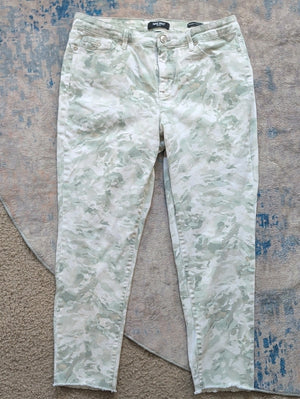 Nine West Pale Green Camo Stretch Ankle Jeans Women's Large (12) US