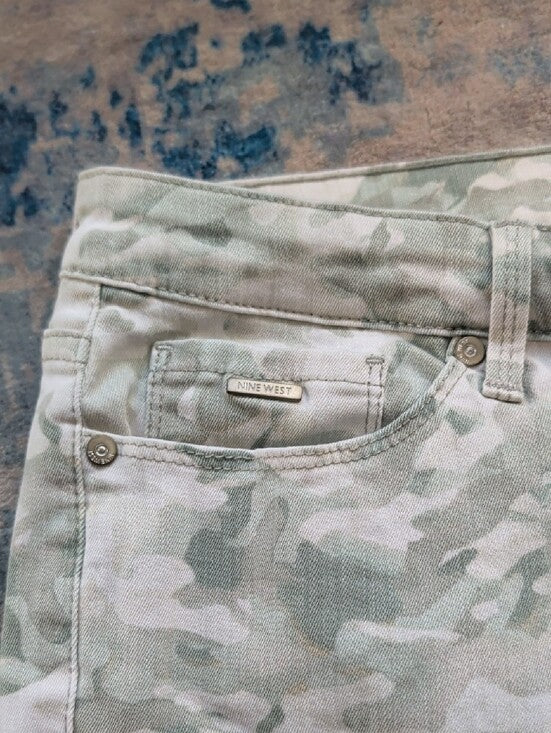 Nine West Pale Green Camo Stretch Ankle Jeans Women's Large (12) US