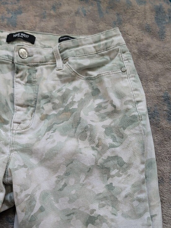 Nine West Pale Green Camo Stretch Ankle Jeans Women's Large (12) US