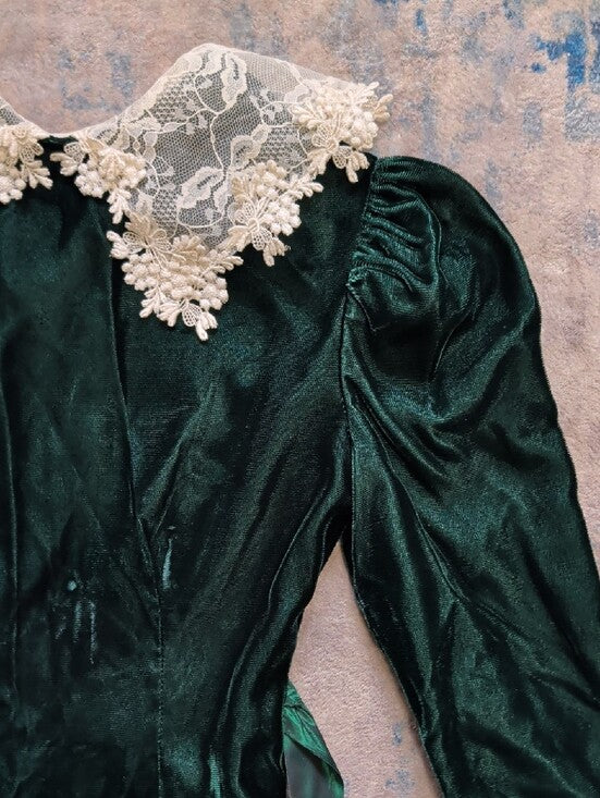 VTG Sarah Kent Emerald Green Velvet Dress w/ Lace Collar Girls 10-12 (Youth Medium)