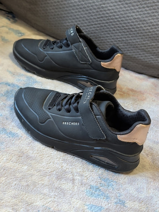 Skechers Kid's Black Sneakers with Rose Gold Heel Tab Girls 2.5 Medium