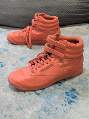 Classic Reedbok High-Top Coral Sneakers with Double-Strap Support Men's 7/ Women 8.5