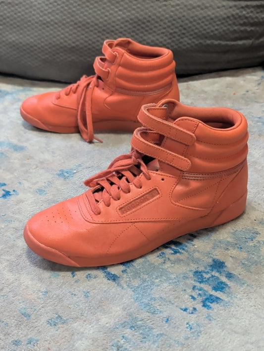 Classic Reedbok High-Top Coral Sneakers with Double-Strap Support Men's 7/ Women 8.5